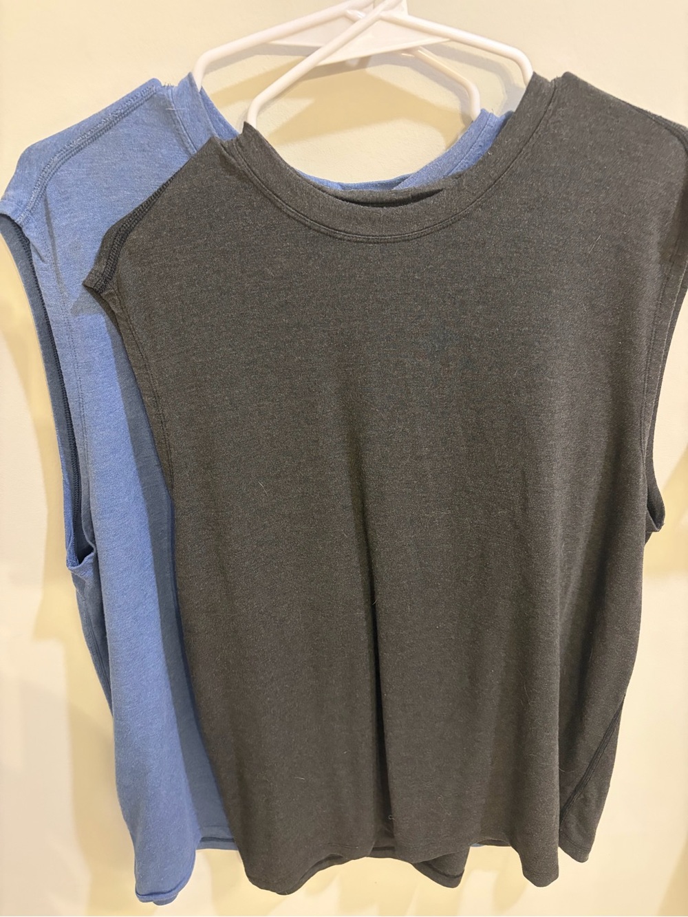 Lululemon Men’s BeEasy Tanks - L